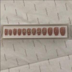 Static Nails